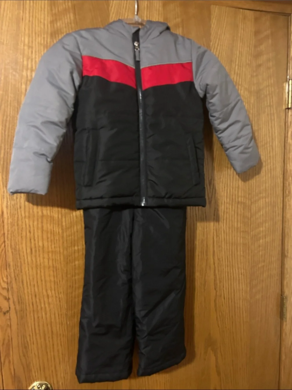 Kids Colorblock Puffer Jacket and Snow-pants Set - Gray, Black & Red